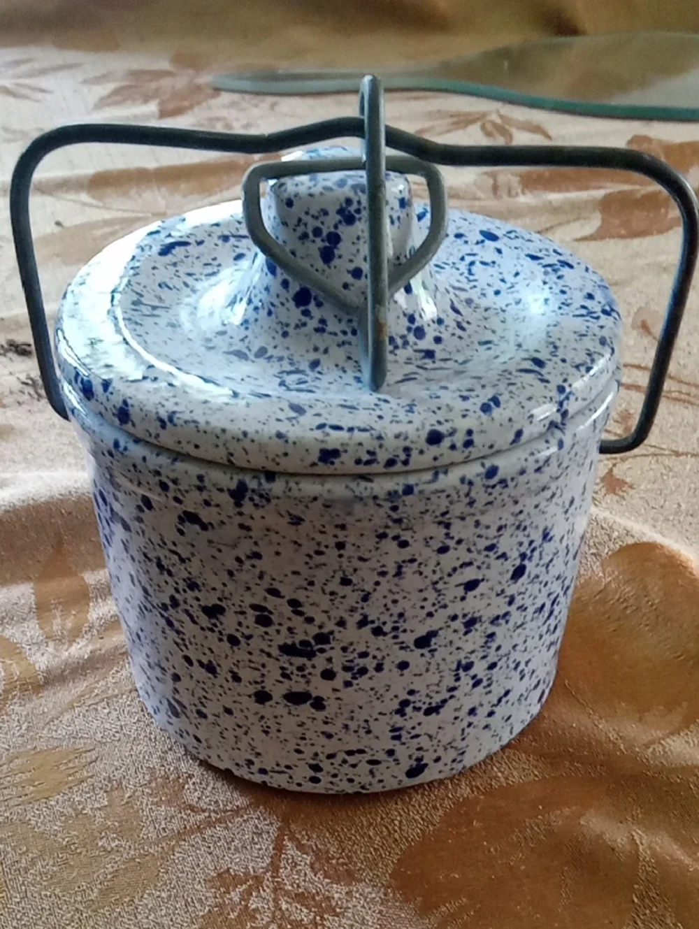 70's Spatter Painted Blue & White Crock With Ceramic Lid And Bale